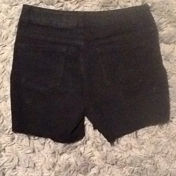 Black Ripe Shorts - Picture 2 of 4